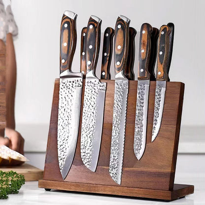 Soporte Magnético de Madera Kaen — Un bloque magnético de doble cara para lucir la colección en la encimera.