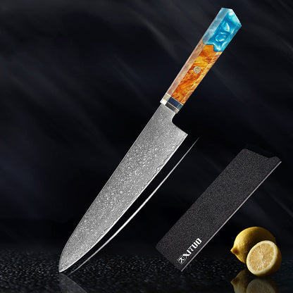 Gyuto Kaen 20 cm con su funda protectora negra: cuchillo de acero damasco con mango de resina turquesa y madera