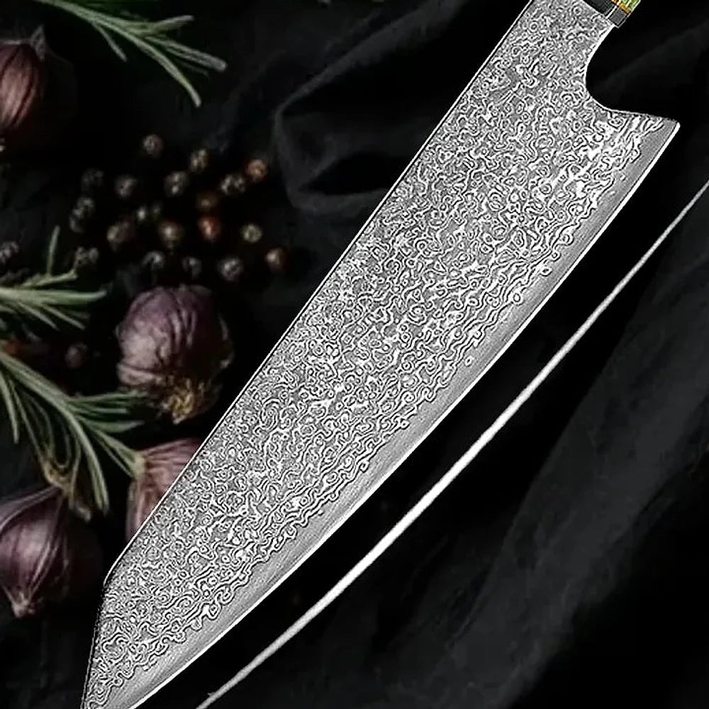 Detalle del acero damasco de 67 capas en la hoja del Bunka Kaen 18 cm, cuchillo japonés de punta angular