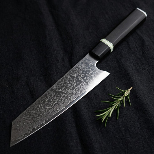Kiritsuke Kaen Ébano VG10 20 cm — Sobrio y negro: damasco con núcleo VG10 y mango de ébano.